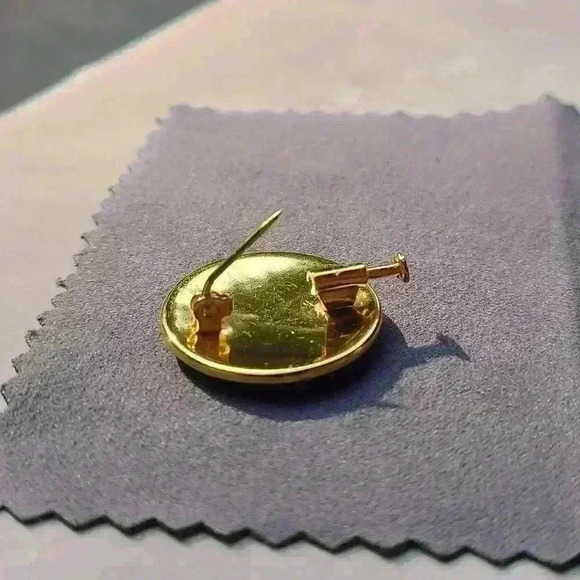 Vintage Damascene  brooches gold tone with black background gold flower and bird - Picture 17 of 17